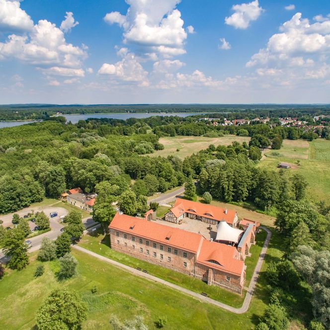 Burg Storkow Vogelperspektive im Sommer