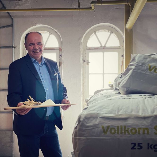 Müllroser Mühle Geschäftsfüher Thomas Ludwig in der Mühle