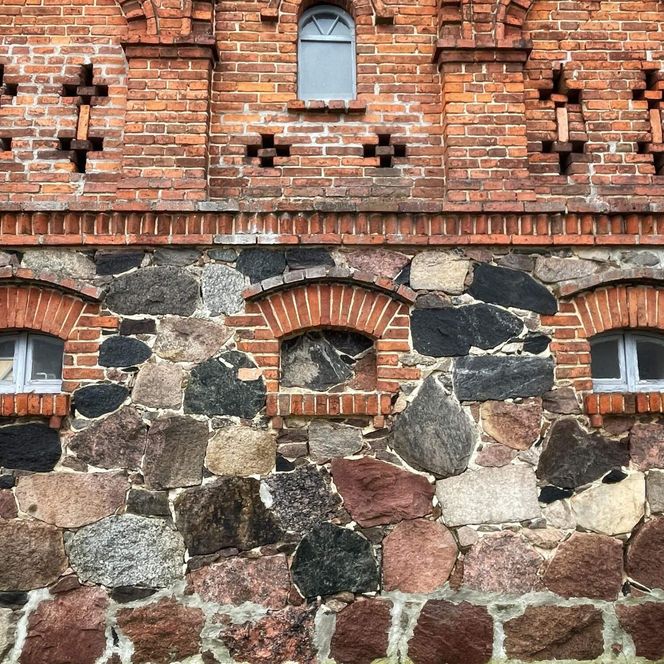 Gasthof Köhler aussen Treppeln Feldsteinwand Winter