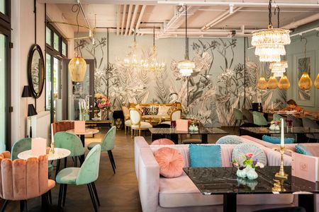 Verspielter Innenraum des Le Gâteau rose