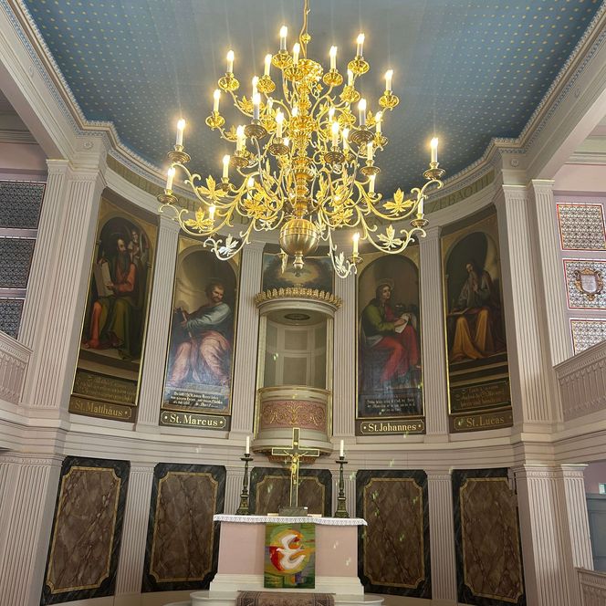 Altar in der Schinkel-Kirche 