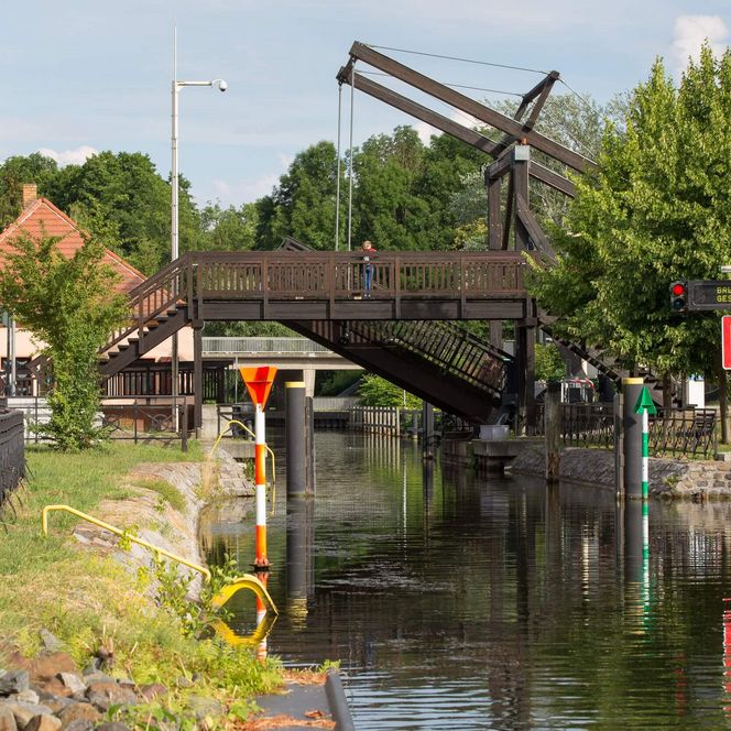 Zugbrücke Storkow Wasser Sommer