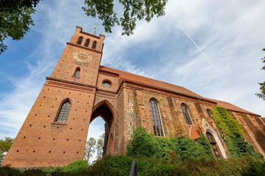 Stadtpfarrkirchen Müncheberg von außen