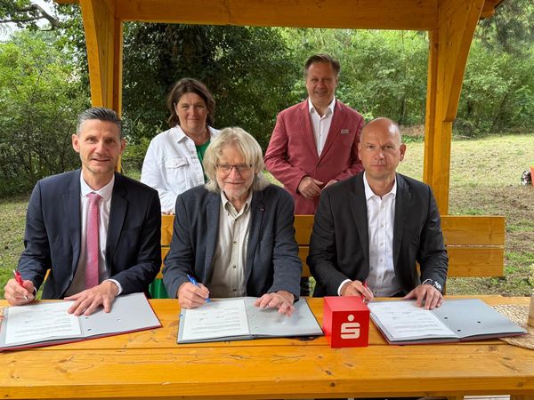 Podpisanie umowy na Kulischberg w Neuzelle