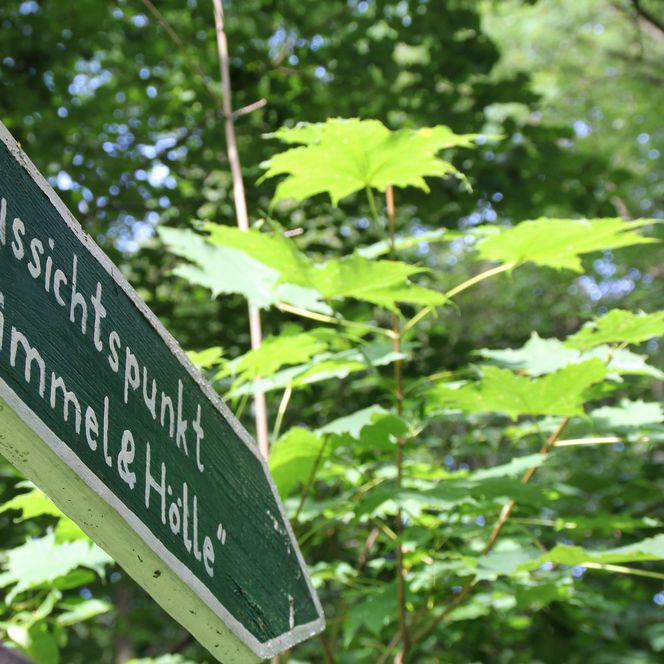 Wegweiser Ausblick "Himmel und Hölle"