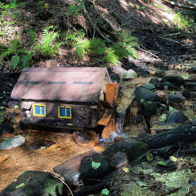 kleine Spielzeug-Mühle am Kesselfließ