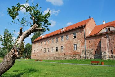 Außenanlage der historischen Streleburg in Storkow (Mark)