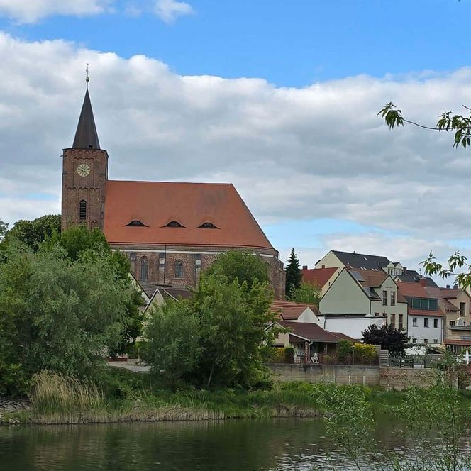 Blick auf die Kirche Fürstenberg bei Eisenhüttenstadt