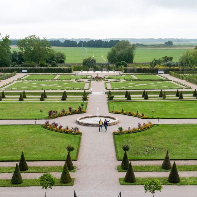 Klostergarten Neuzelle Blick von der Gartentreppe im Sommer