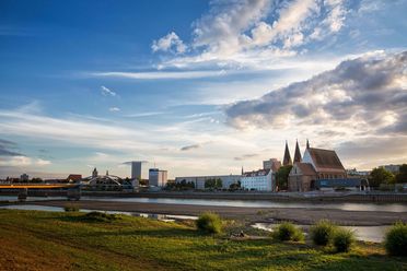 Ausblick auf die Kleiststadt Frankfurt (Oder) im Abendlicht