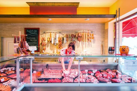 Die gefüllte Theke der Landfleischerei Ranzig