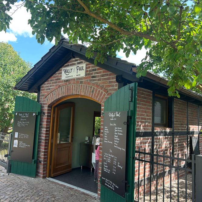 Eisladen Wally und Paul in Pieskow im Sommer